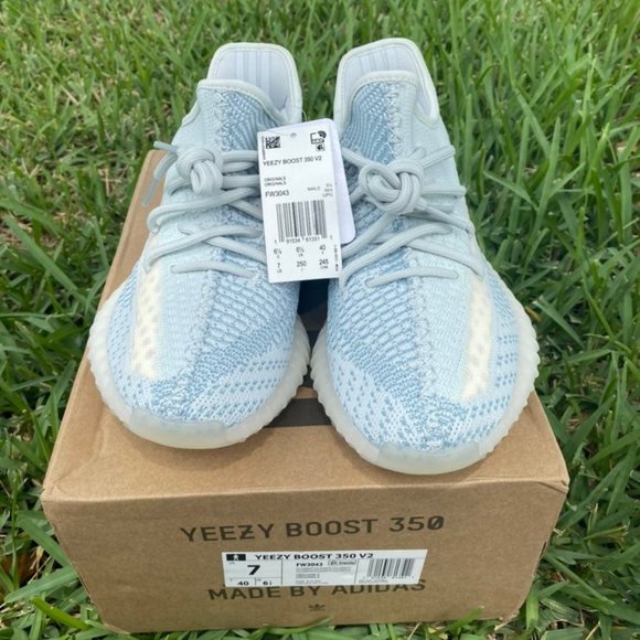 Yeezy Adidas Boost 350 V2 in Cloud White